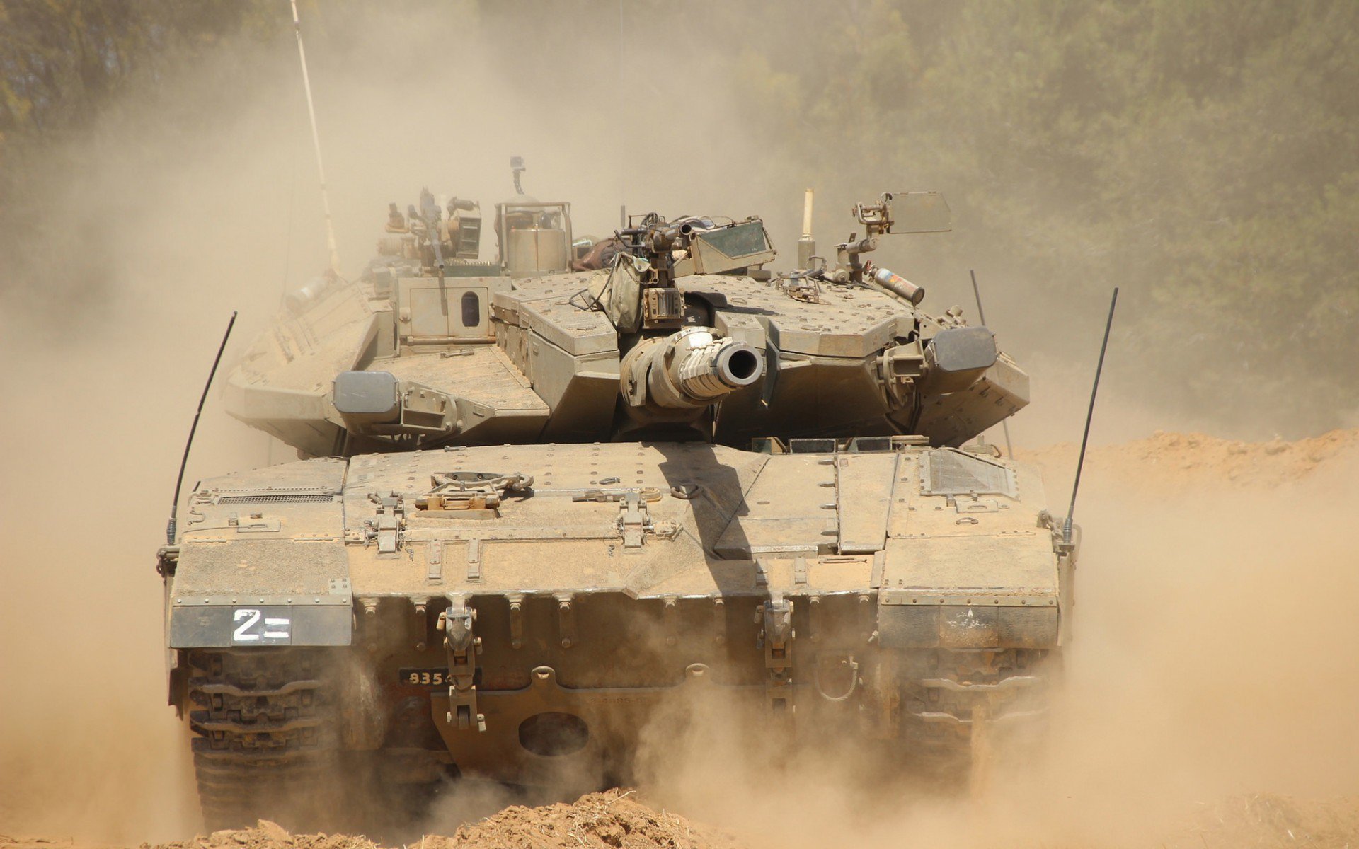 “高新体育中心健力赛：选手凭借超强体能和技术力破纪录”