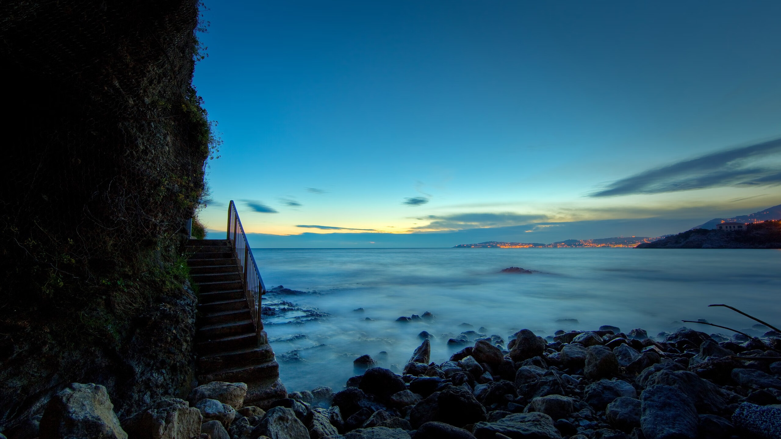 赫塔菲队形紧凑保证防线整体协同，赫塔菲球员